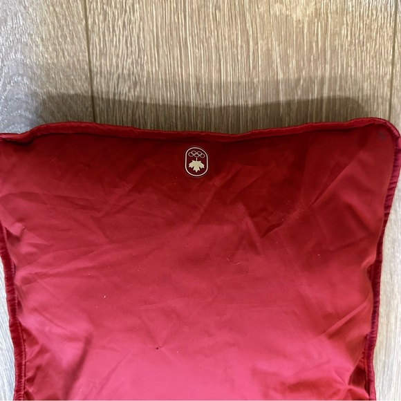 EUC Lululemon X Team Canada Olympics Down Filled Insulated Quilted Puff Scarf - Picture 2 of 14